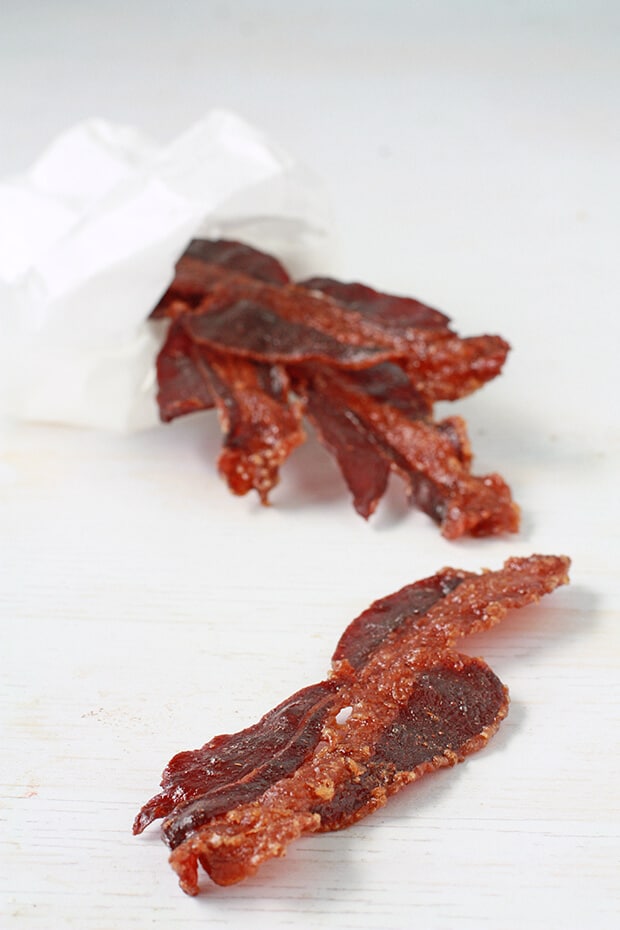 Spicy bacon jerky in the oven