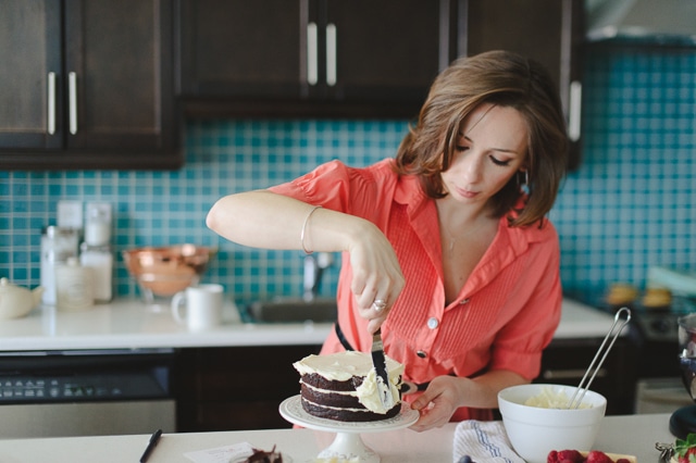 Janice Lawandi frosting a cake