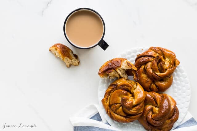 Turkish coffee kanelbullar knots: buns flavoured with cardamom and coffeee