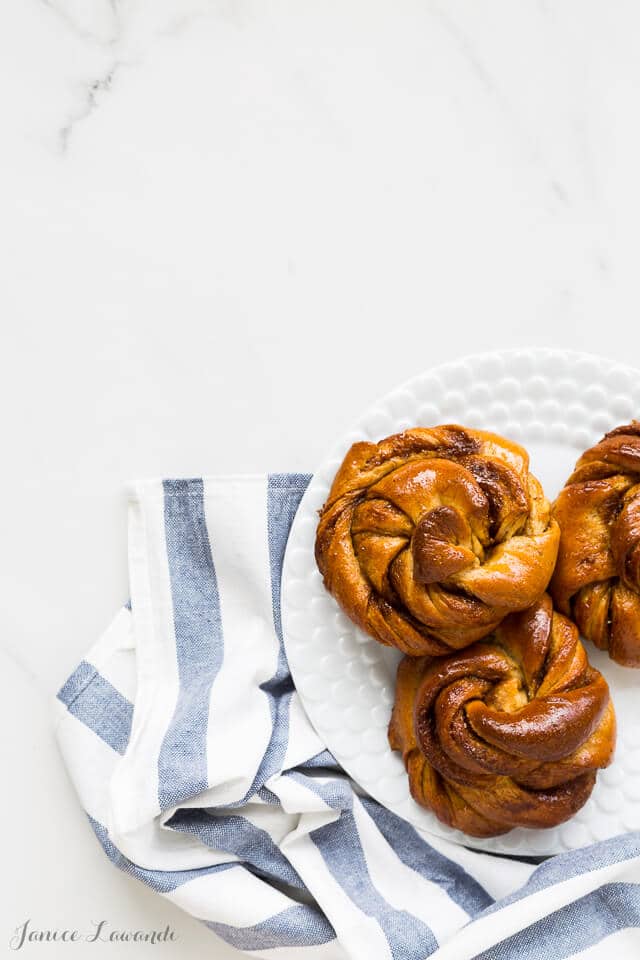 Turkish coffee kanelbullar knots: buns flavoured with cardamom and coffeee