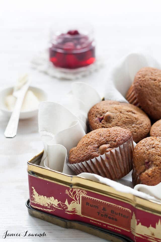 Gingerbread muffins with cranberries