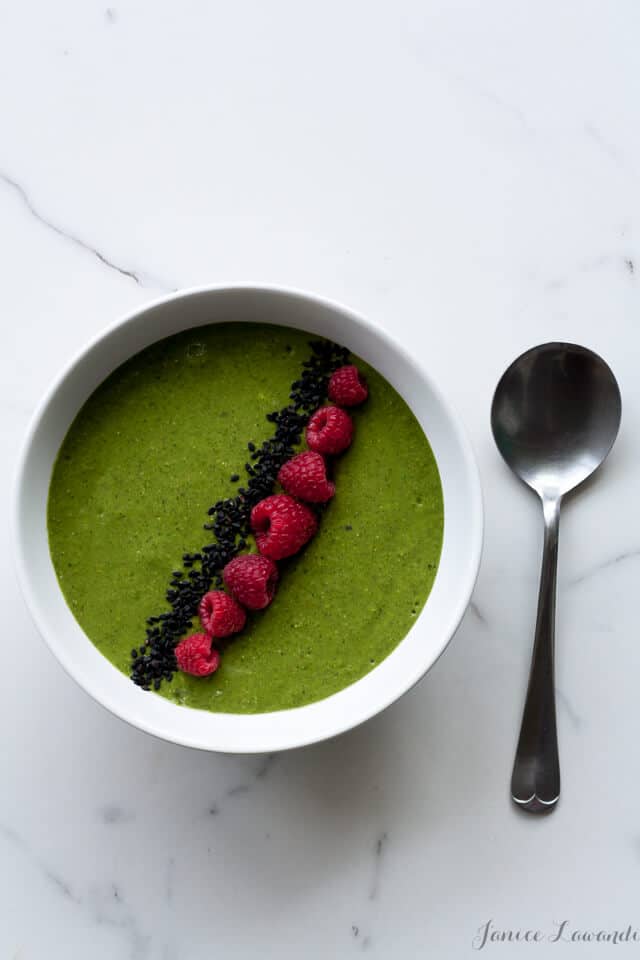 Green smoothie bowl with matcha and berries