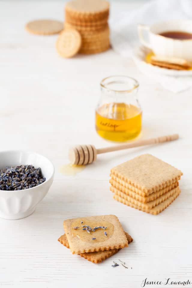 Honey cookies with lavender
