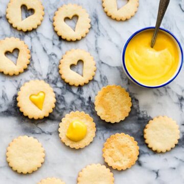 Sandwiching coconut cookies with grapefruit curd