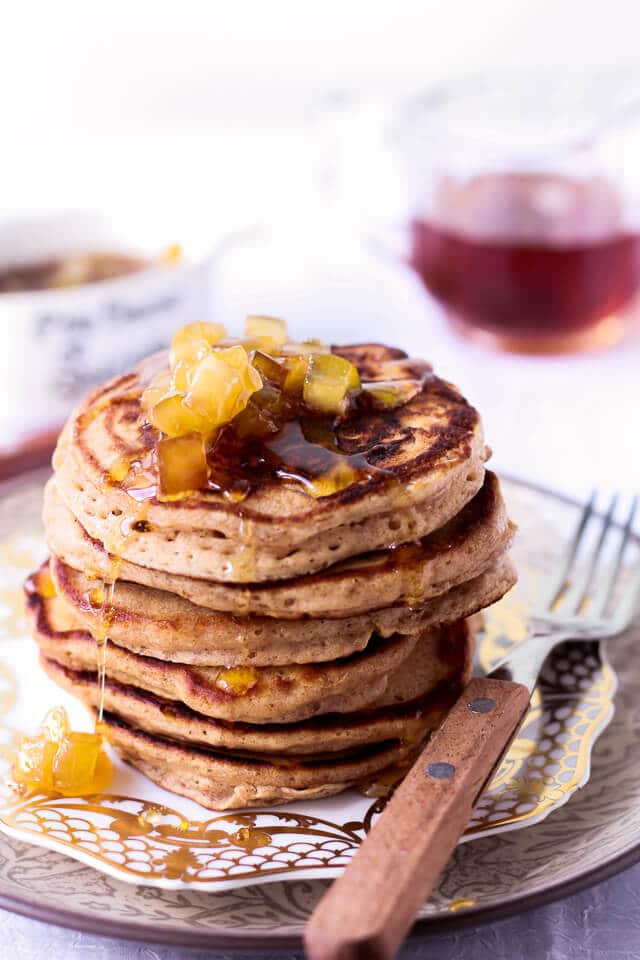 Spiced pancakes with apples