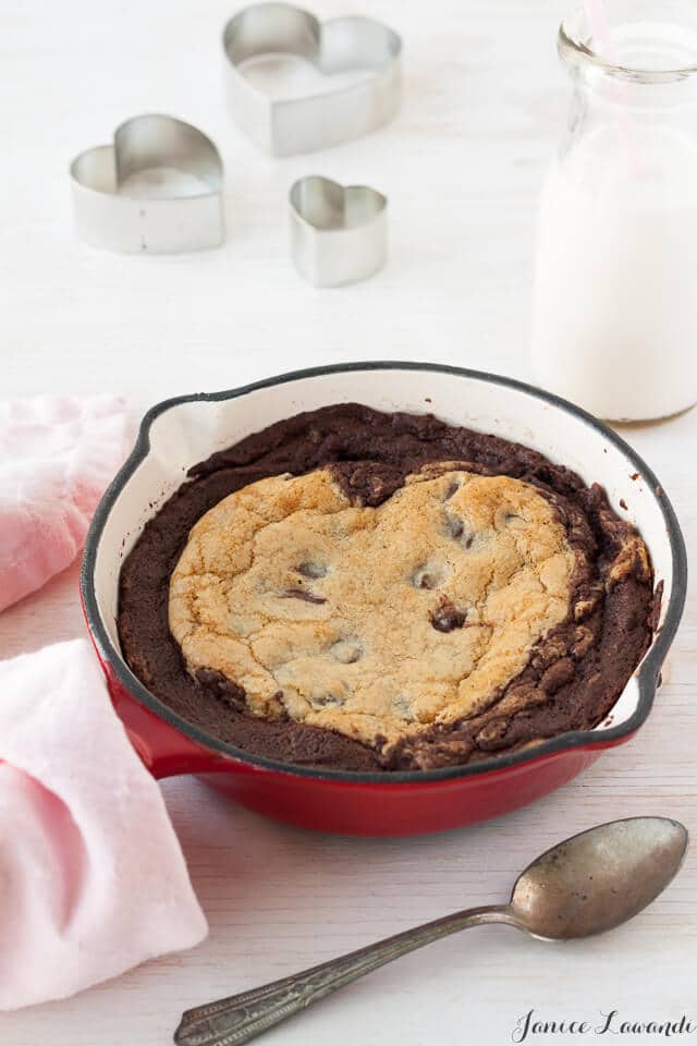 https://bakeschool.com/wp-content/uploads/2019/06/Food-Network-Canada_V-day-skillet-brookie.jpg