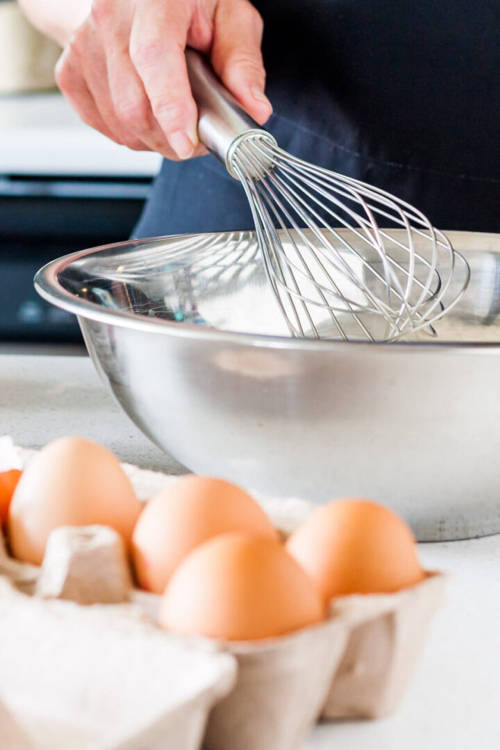 How to mix ingredients—Mixing methods in baking - The Bake School