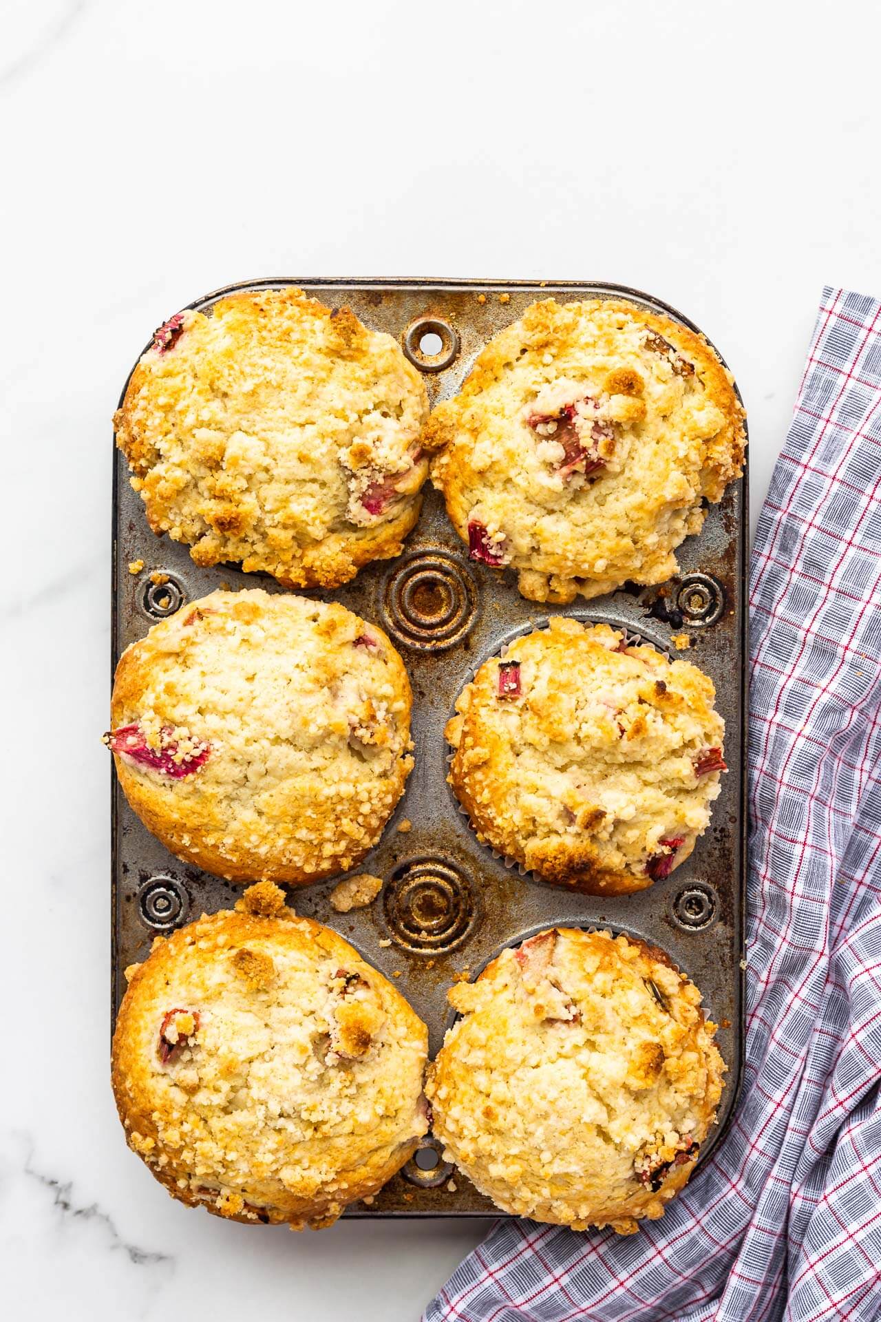 Rhubarb streusel muffins after baking