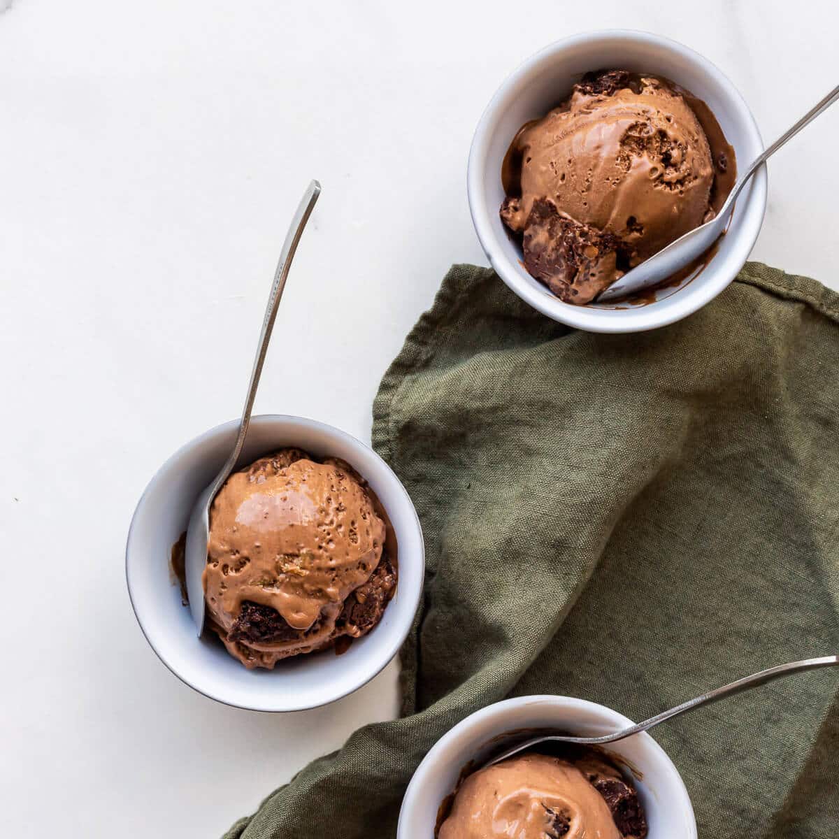 https://bakeschool.com/wp-content/uploads/2022/08/Brownie-chocolate-ice-cream-recipe.jpg