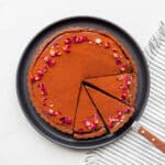 Cutting a chocolate ganache tart into slices to serve it.